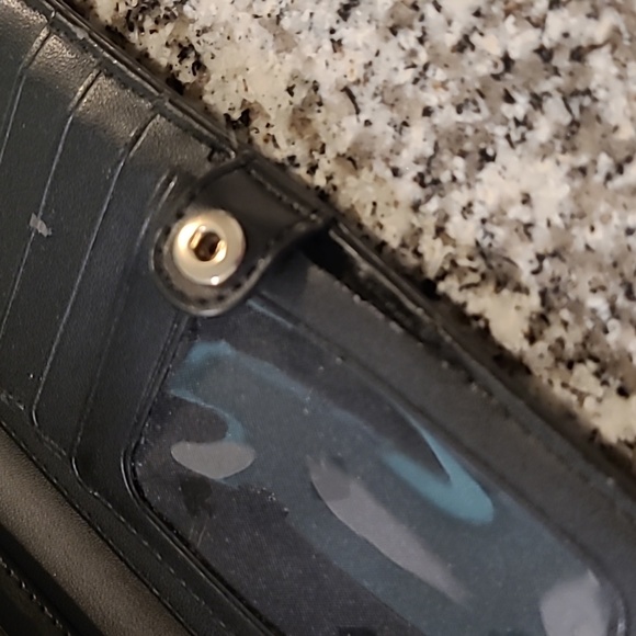 Kate spade New York Black Leather Wallet. - Picture 5 of 13